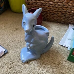 Kangaroo planter